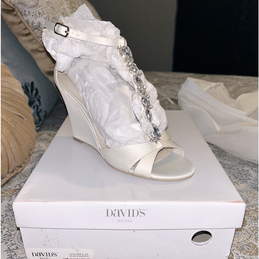 Wedding wedges size 6.5 new in box. Color Ivory.